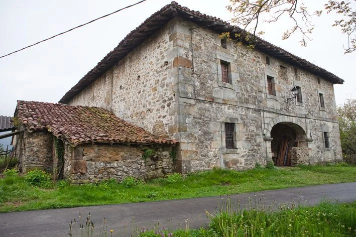 Historic Elorrio farmhouse, 7 bedrooms