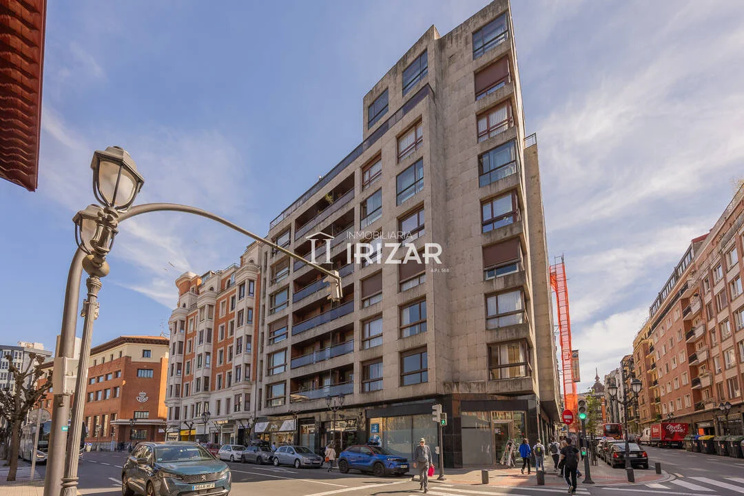 Reformed Abando flat, 210 m², four bedrooms
