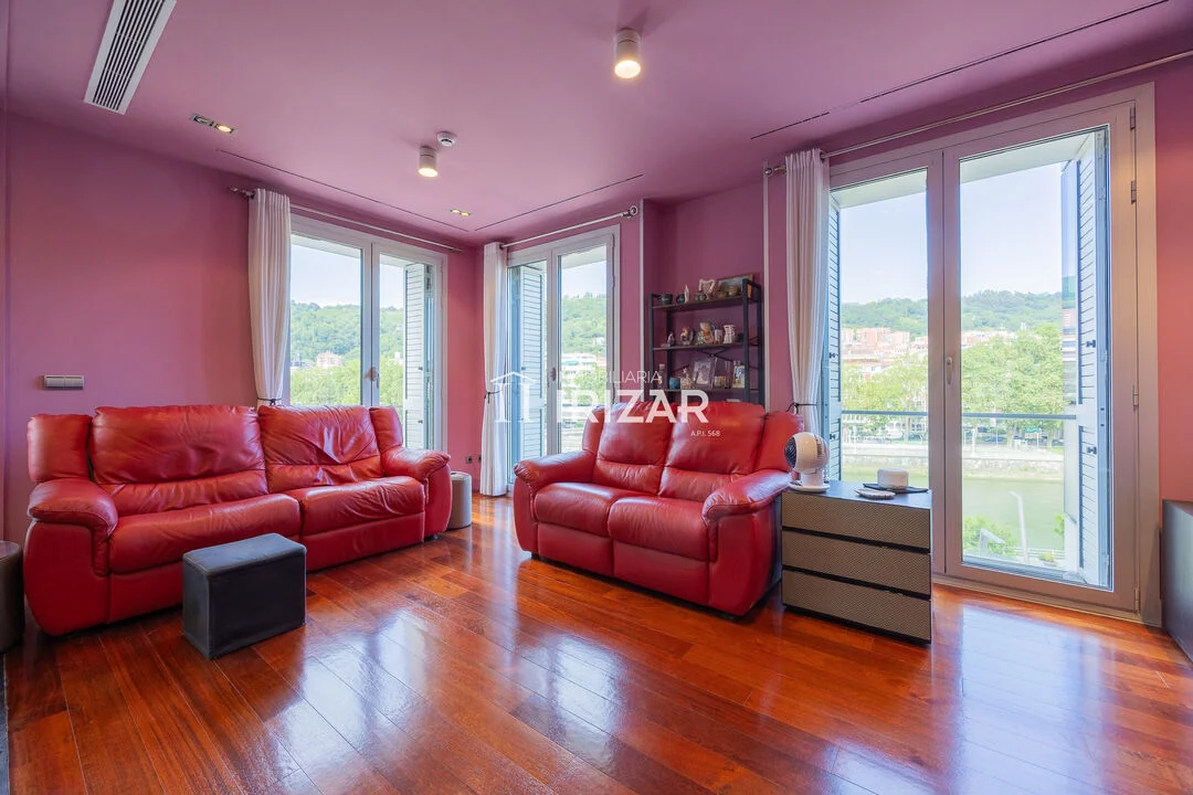 Bilbao Ensanche flat, 2-bedroom riverside views