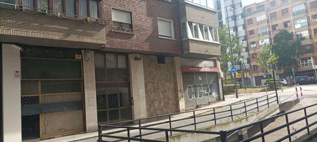 Local comercial a pie de calle en Amezola