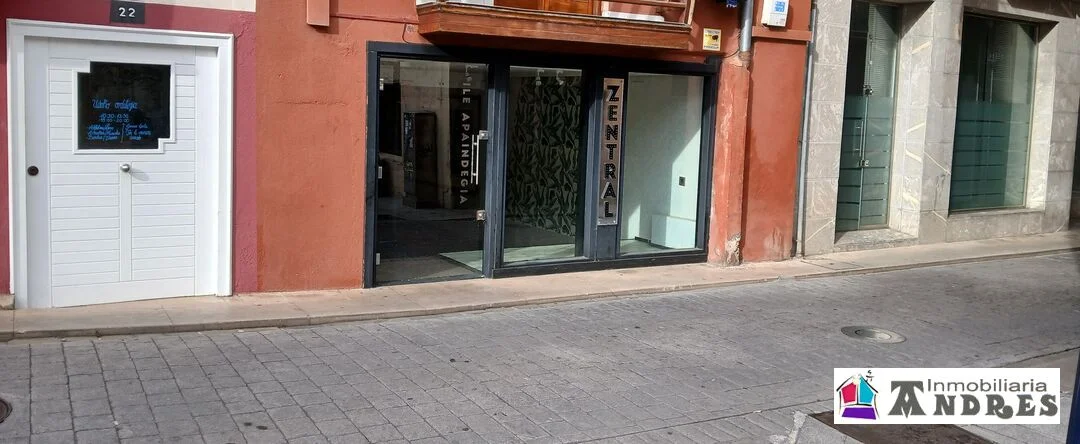 Bermeo commercial unit with residential potential