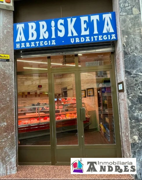 Central butcher shop with 110 m²