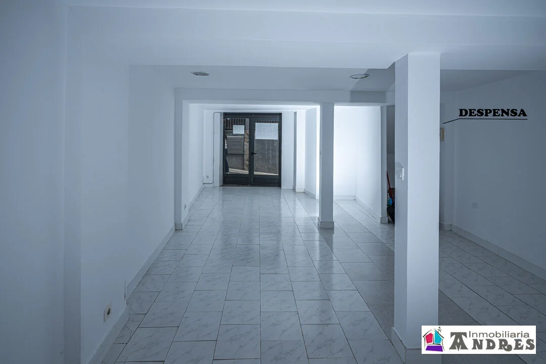 Central commercial premises, 55 m²