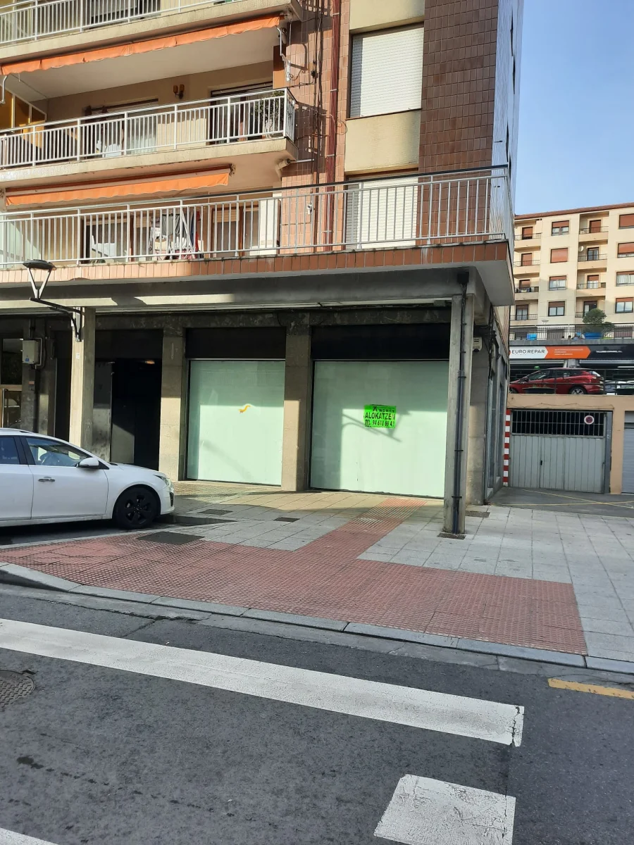 Local céntrico polivalente de 135 m²