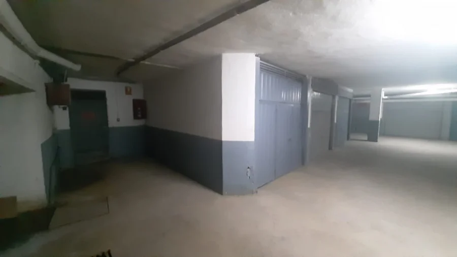 Enclosed one-car garage in Bermeo
