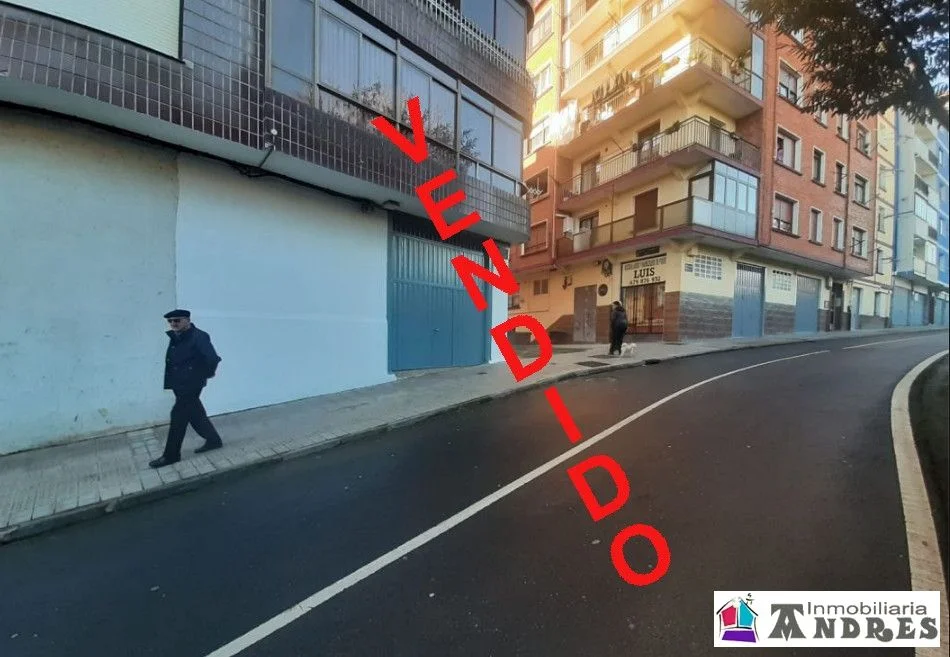 Garaje cerrado a pie de calle, 82 m²