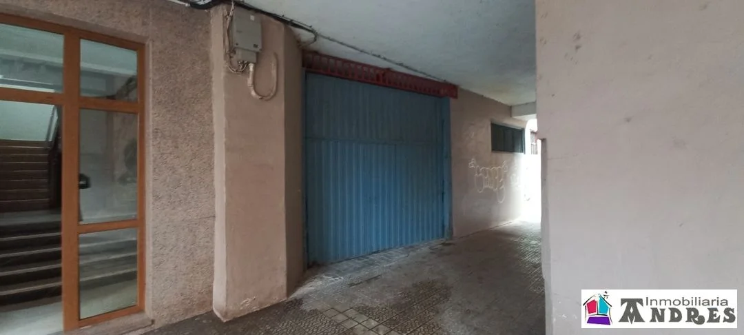 Garaje amplio en Bermeo con almacén