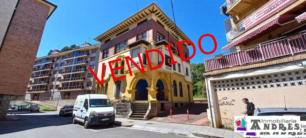 Piso céntrico de cinco habitaciones en Bermeo