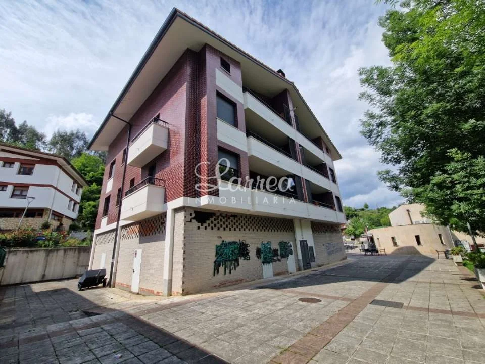 Ground-floor local near town hall