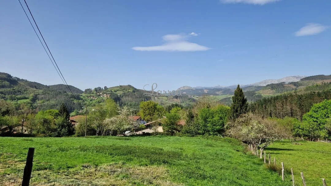 Terreno edificable de 2.300 m² en Zeanuri
