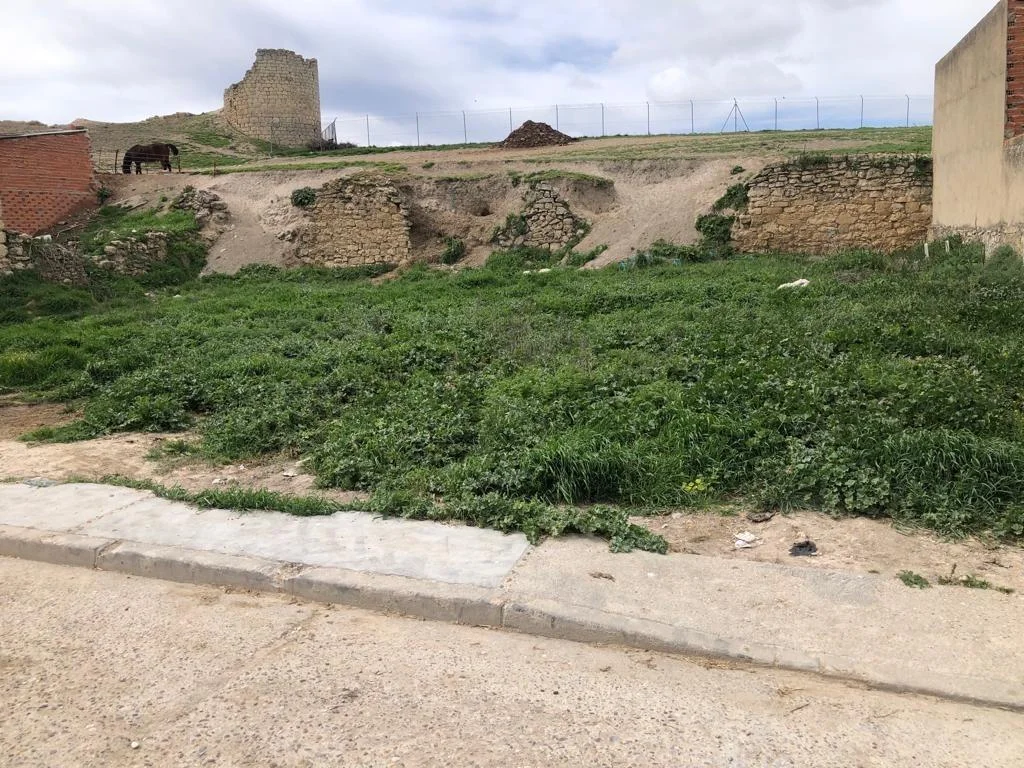 Parcela urbana con licencia turística rural