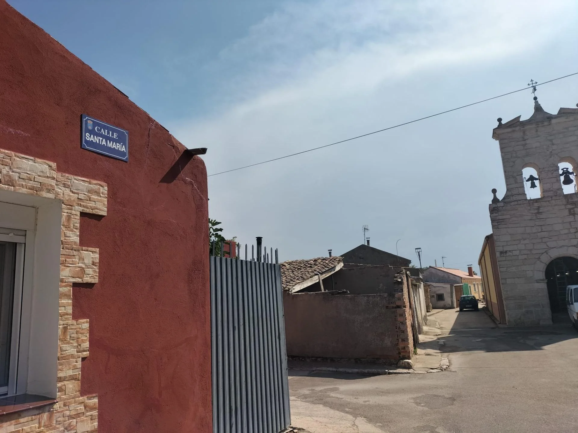 Auction house in Duero village, 80 m²