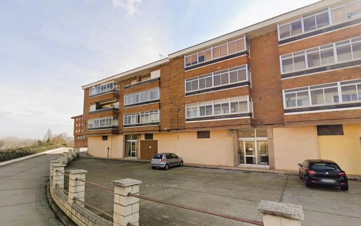 Tenanted Dueñas flat, four bedrooms
