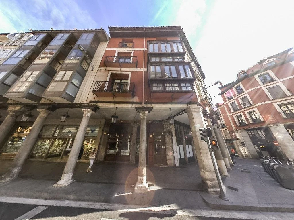 Central Valladolid flat with eight bedrooms