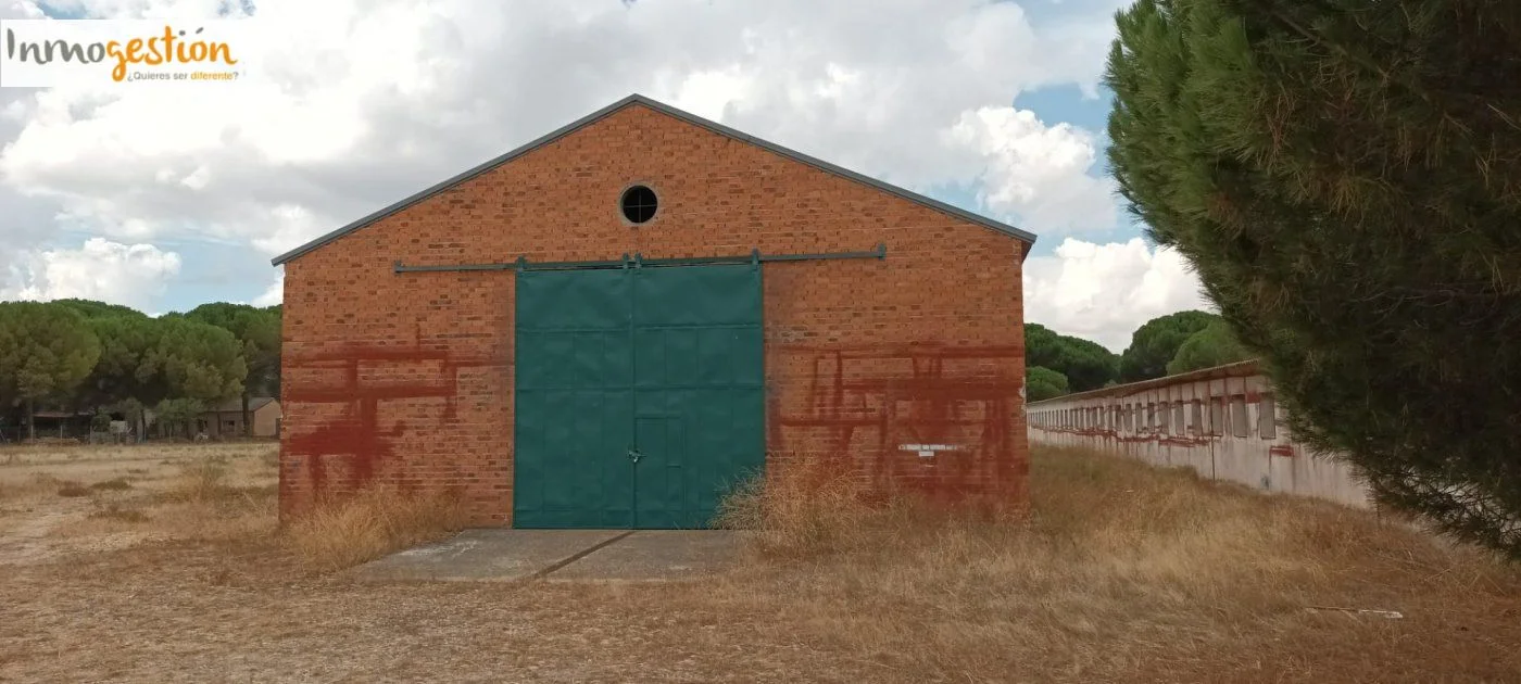 Rural plot with warehouse near Valladolid