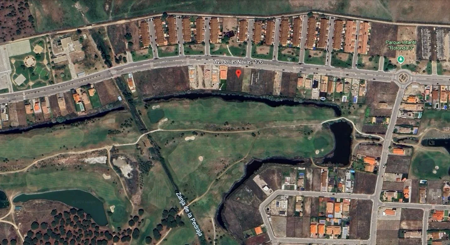 Parcela urbana junto al golf, 719 m²