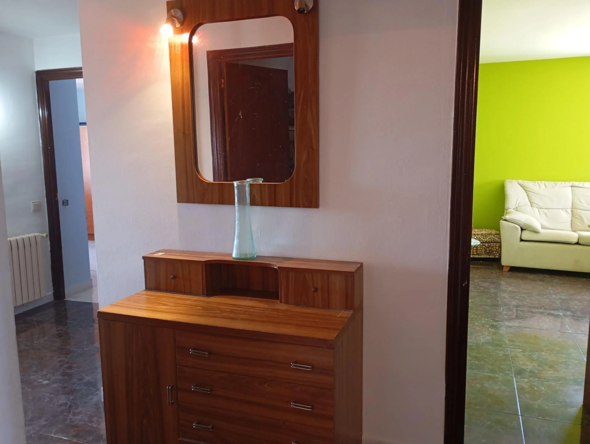 Good-condition flat with three bedrooms