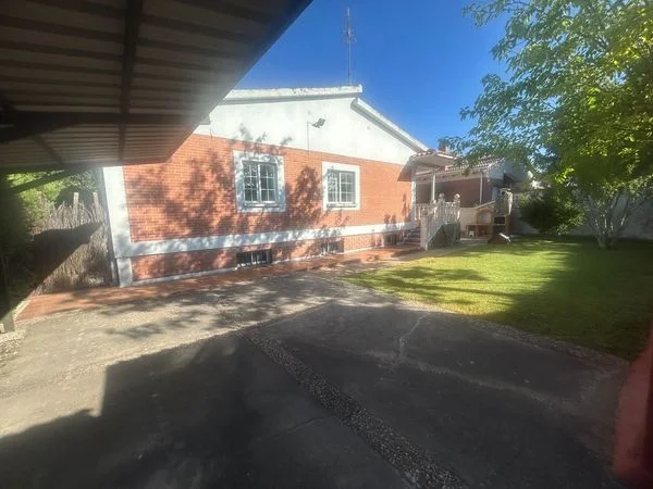 Rustic house with 292 m² plot