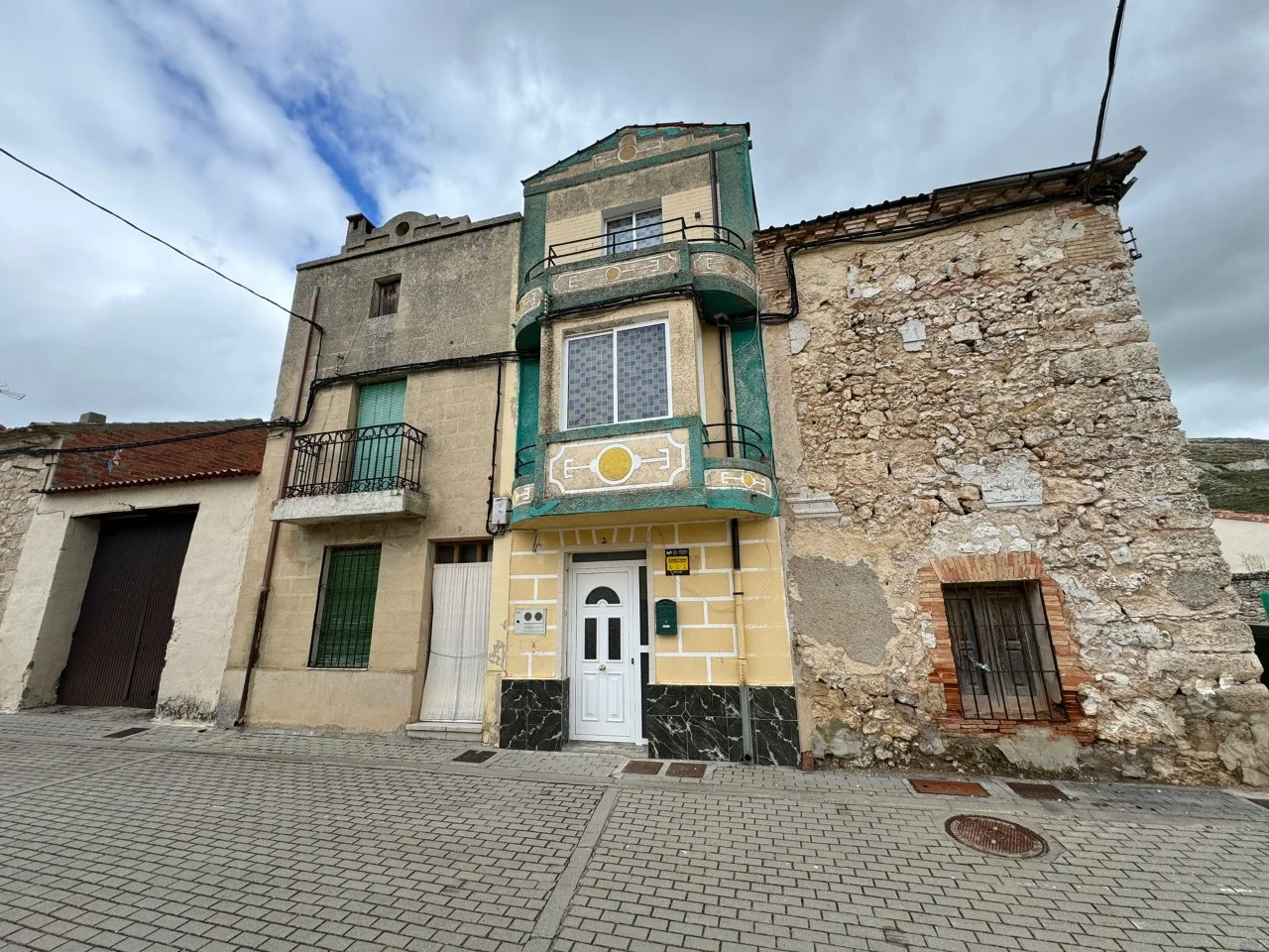 Casa adosada en Piñel con cuatro dormitorios