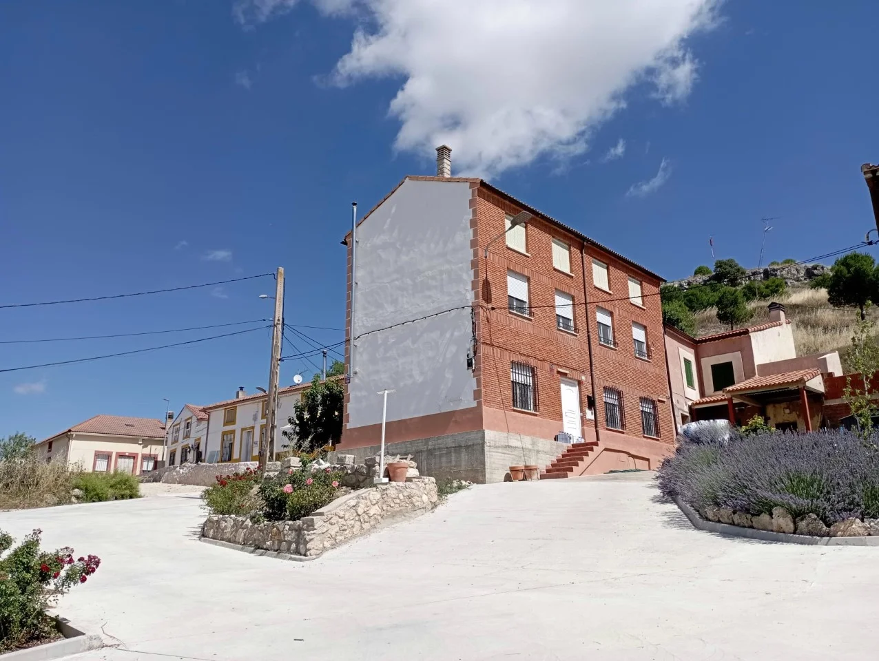 Reformed three-bedroom house in Valdearcos