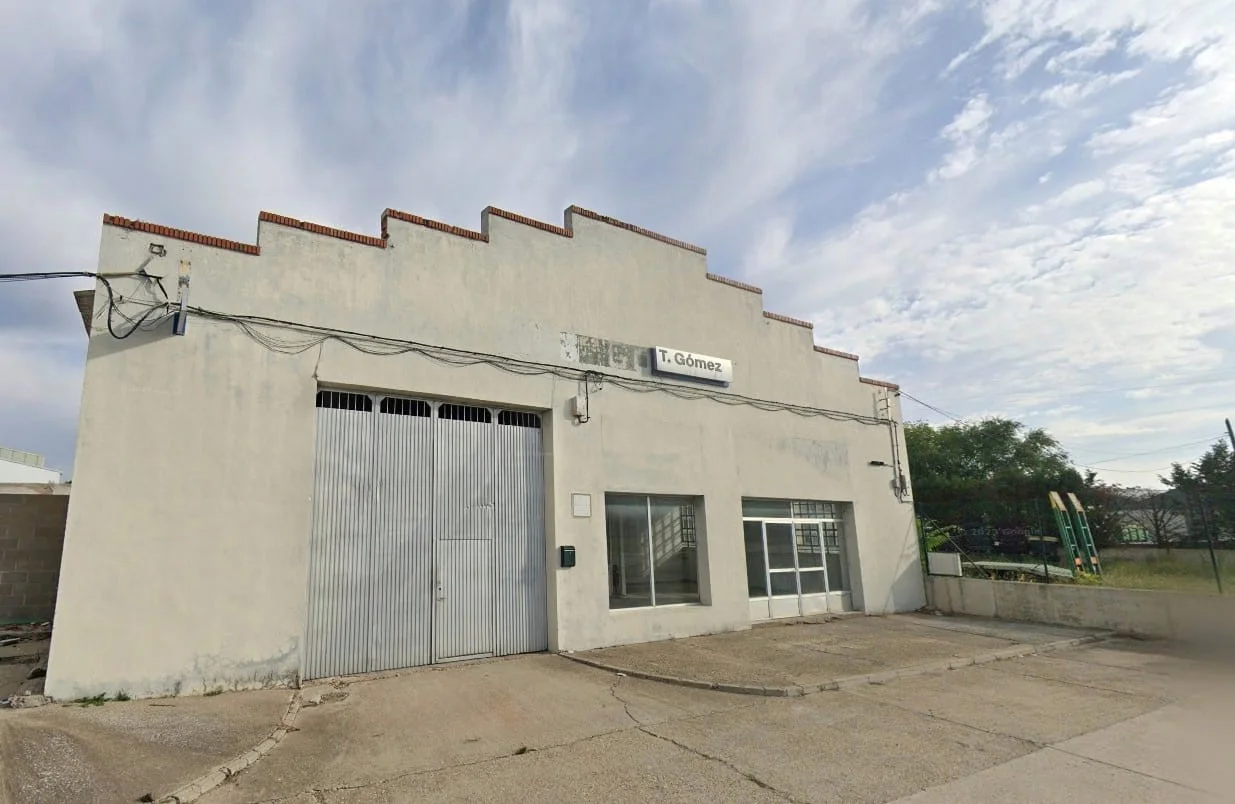 Industrial warehouse in Peñafiel, 735 m²