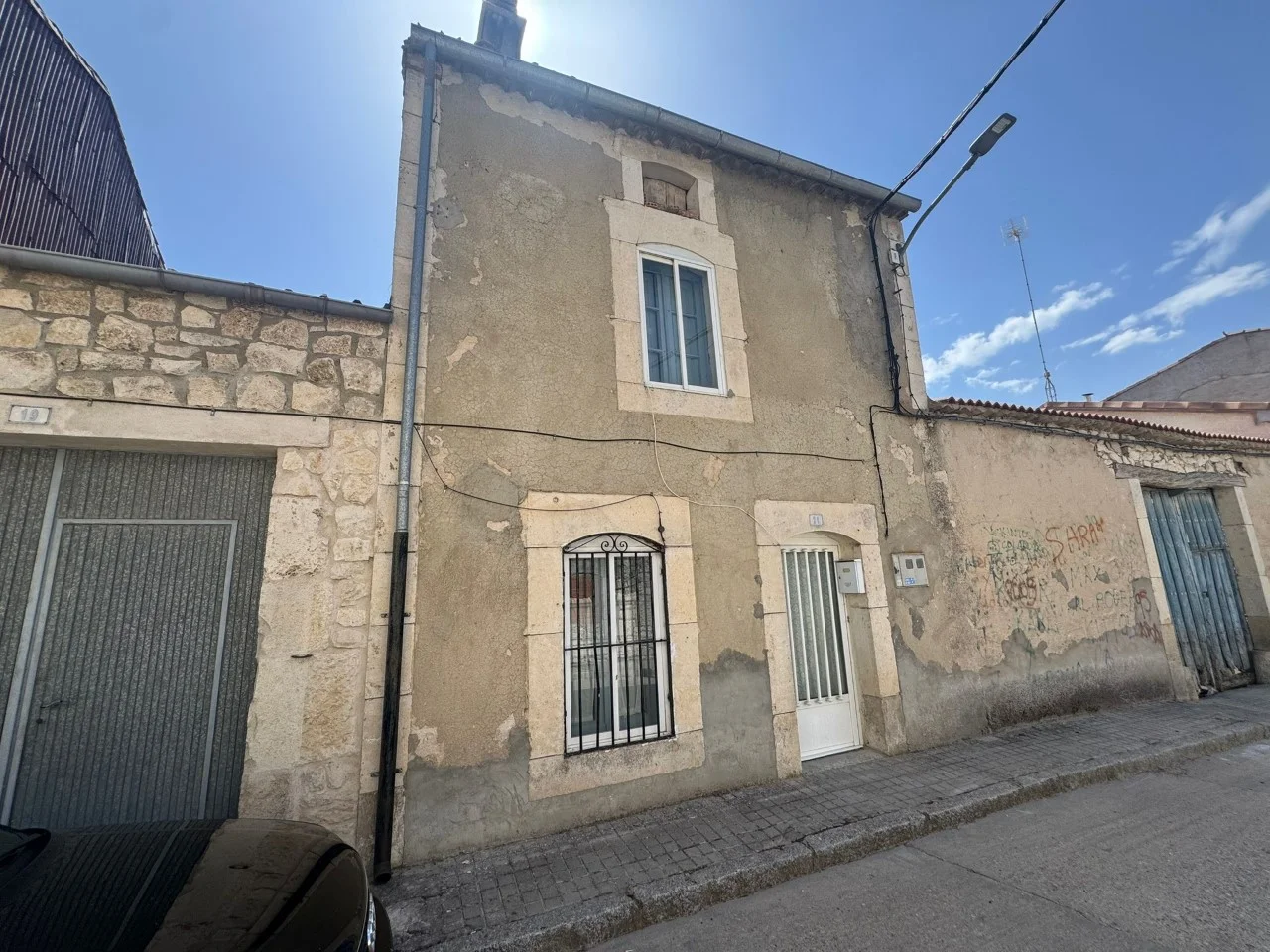 Three-bedroom village house to renovate