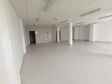 Urban commercial unit with warehouse