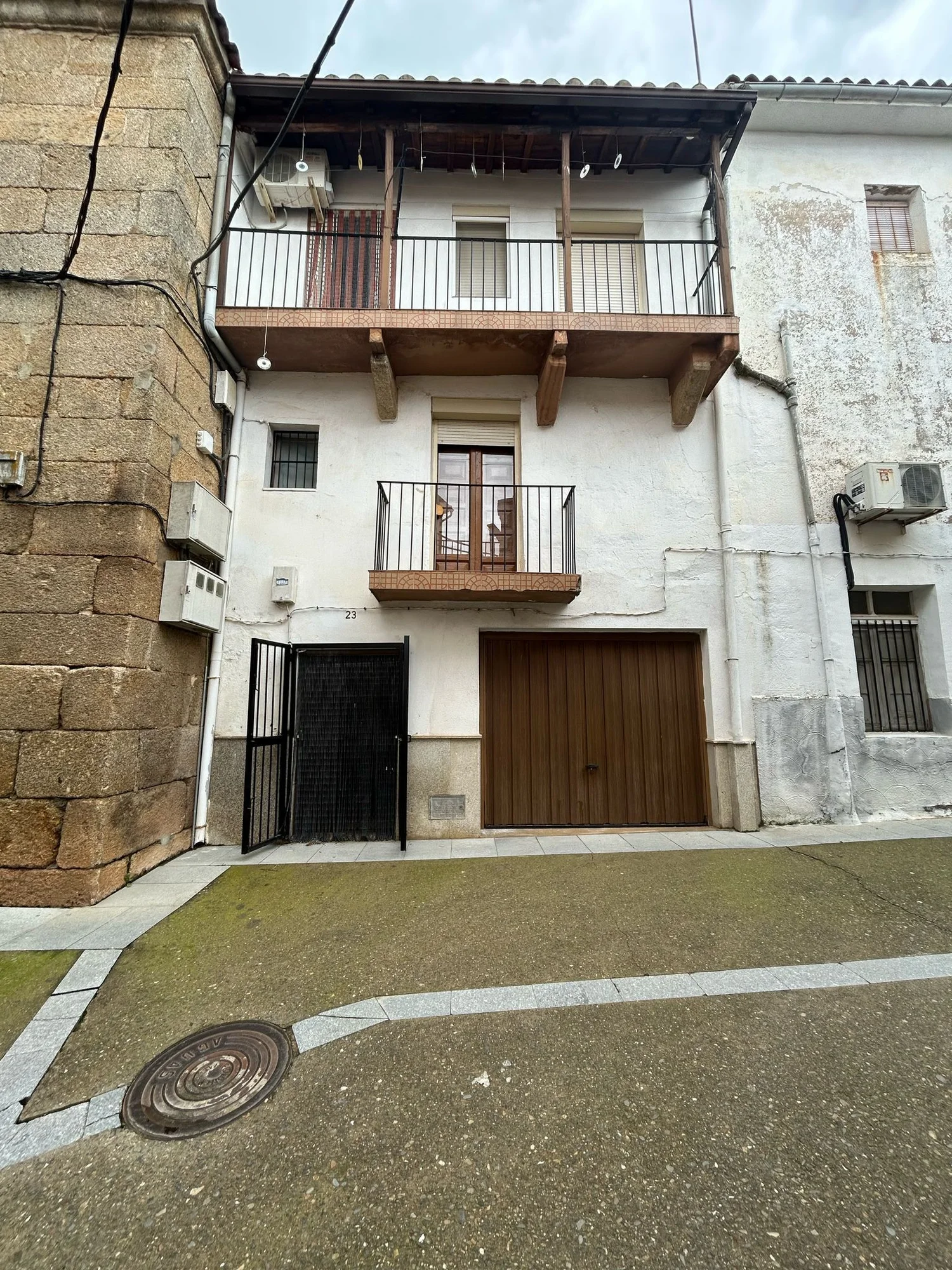 Three-floor house in Cilleros, 234 m²