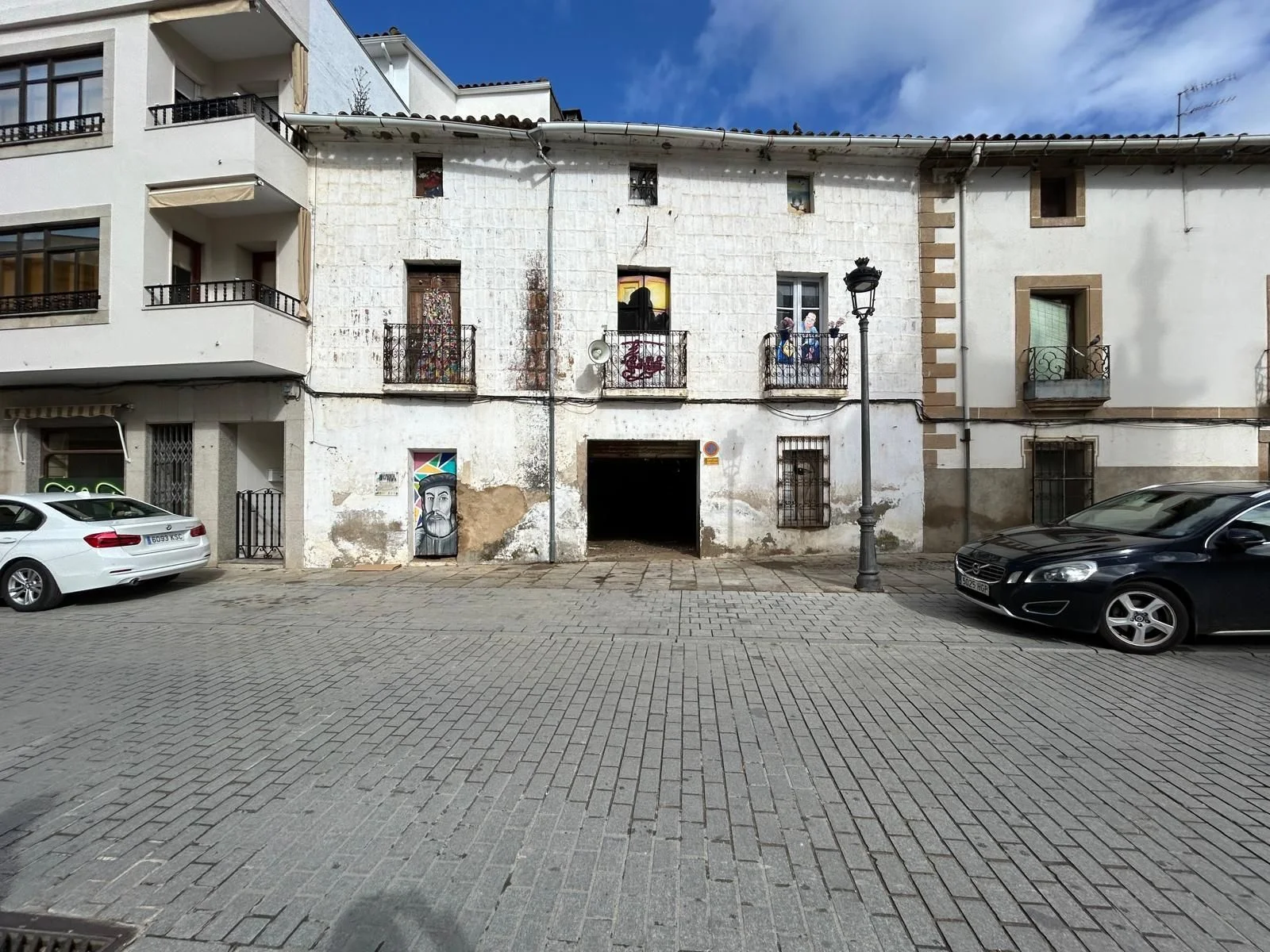 Central Moraleja property with renovation upside
