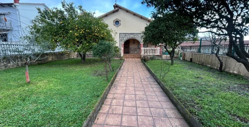 Chalet with six bedrooms and garden