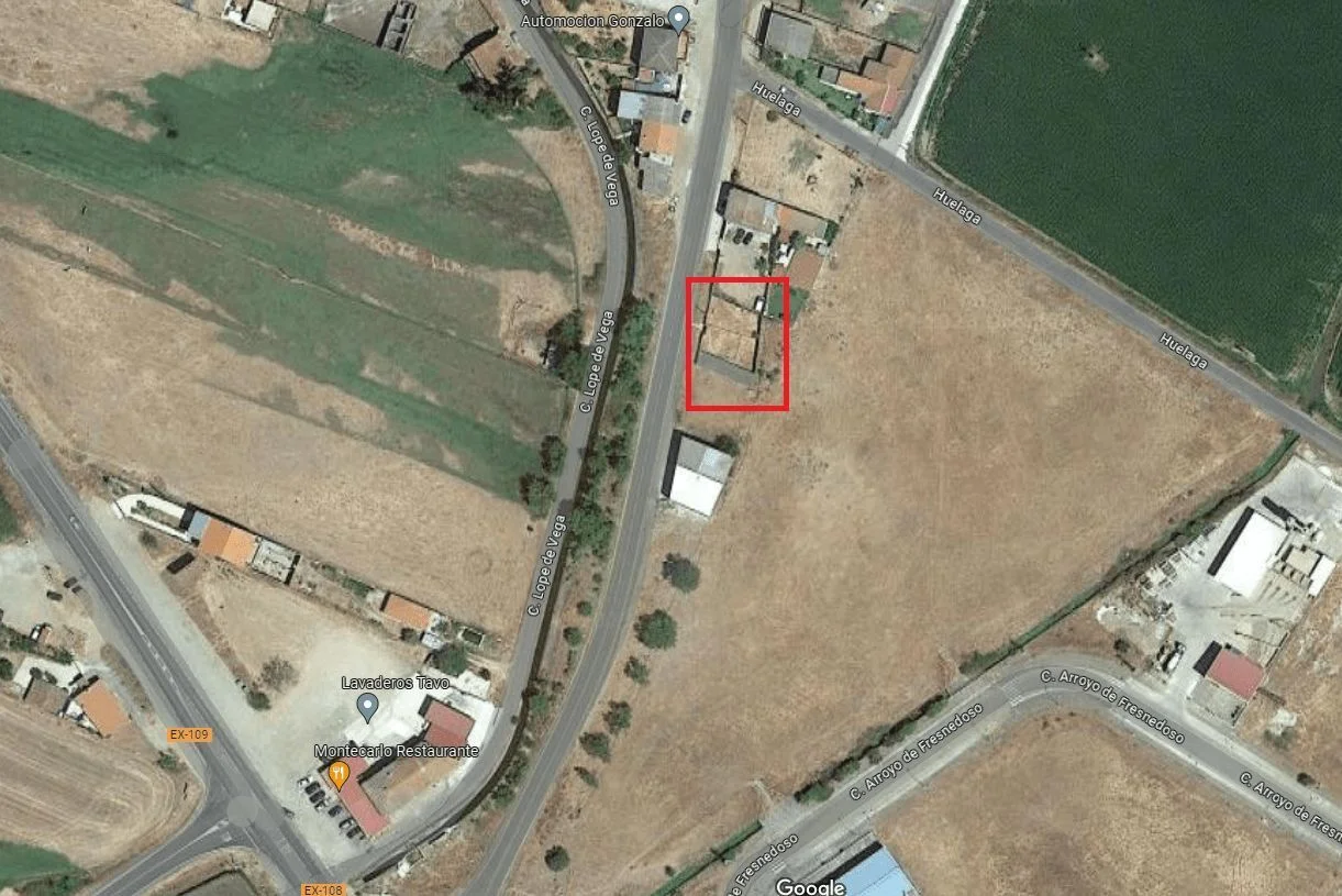 Walled 604 m² plot near Moraleja