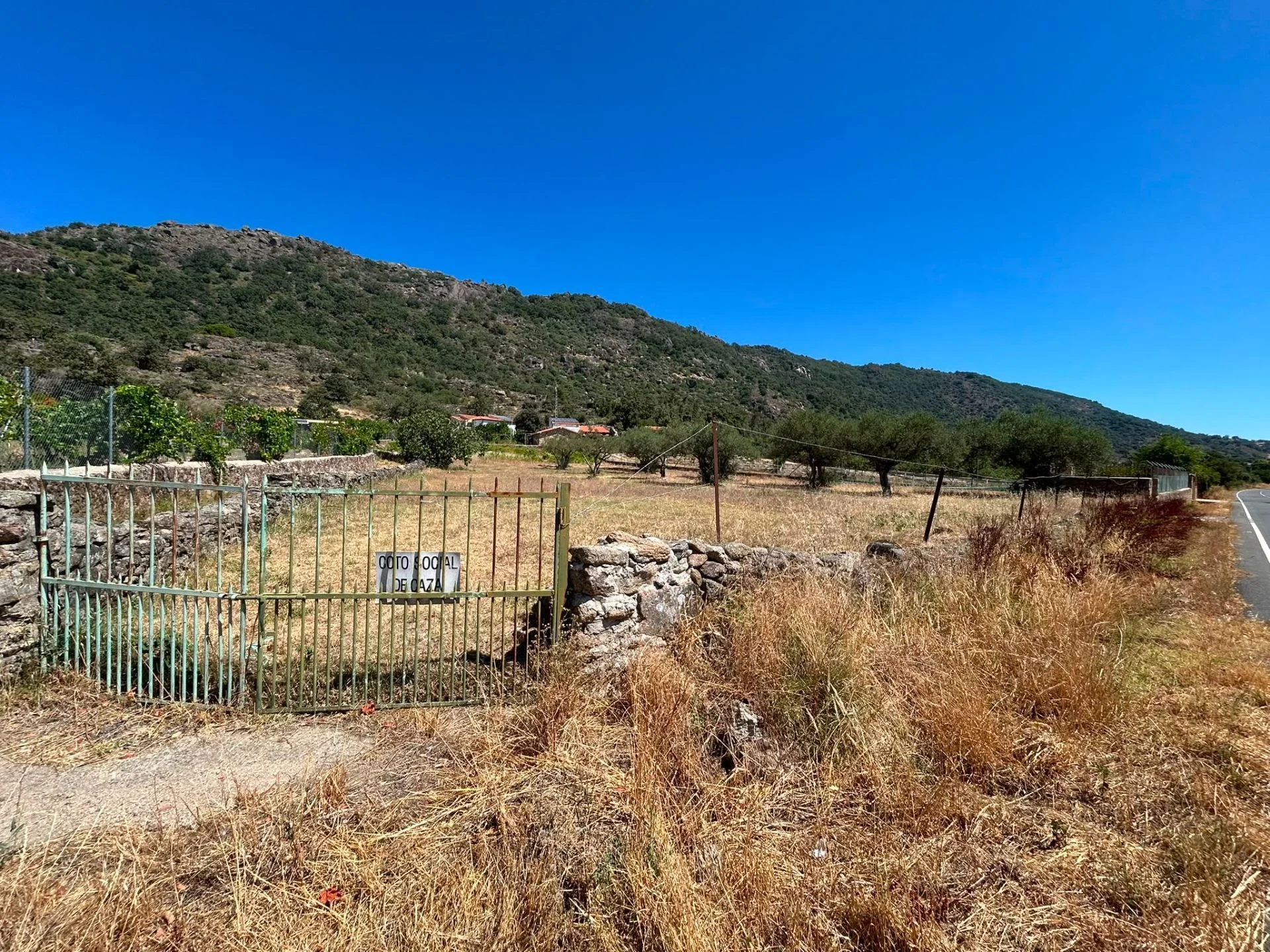 Fenced rural plot near Cilleros