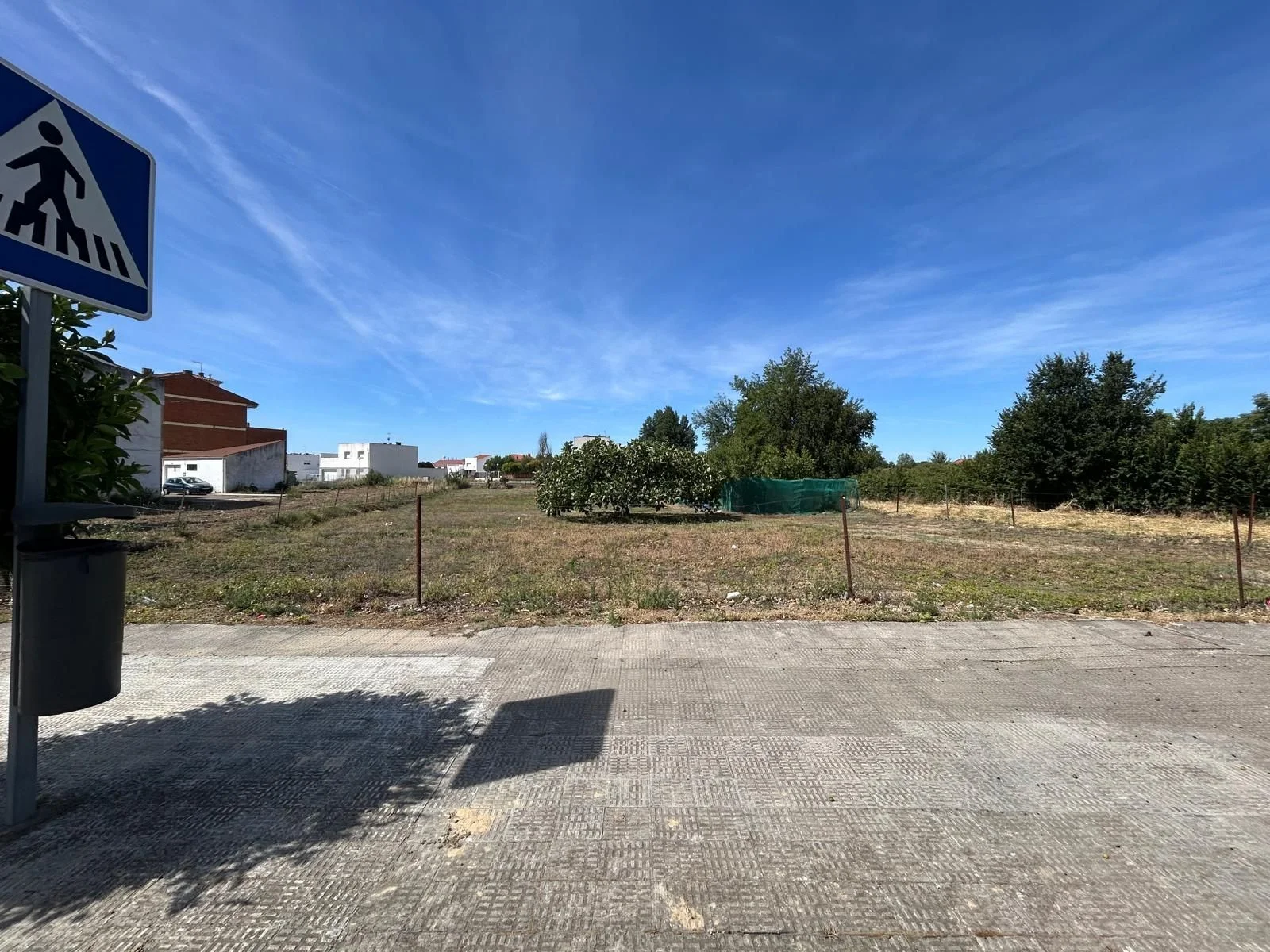 Fenced 1,024 m² plot in Moraleja