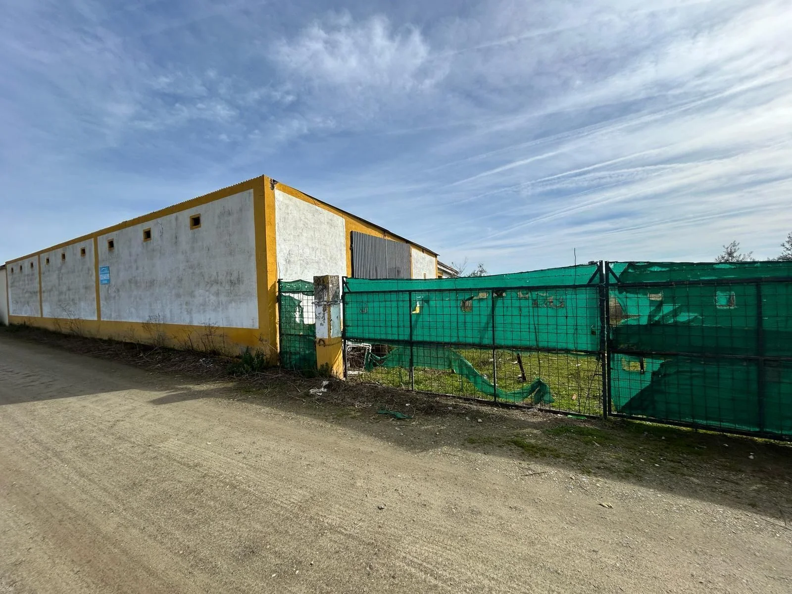 Irrigated rural plot with warehouse