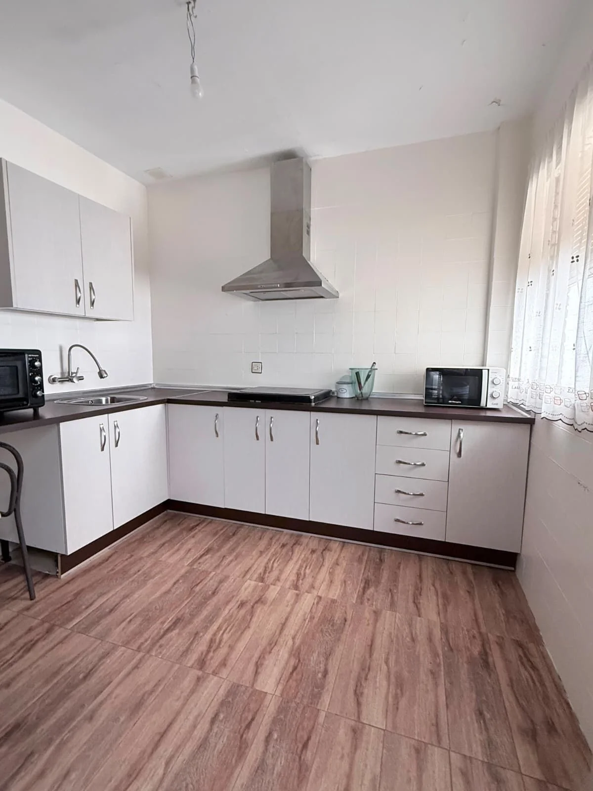 Three-storey house with division potential