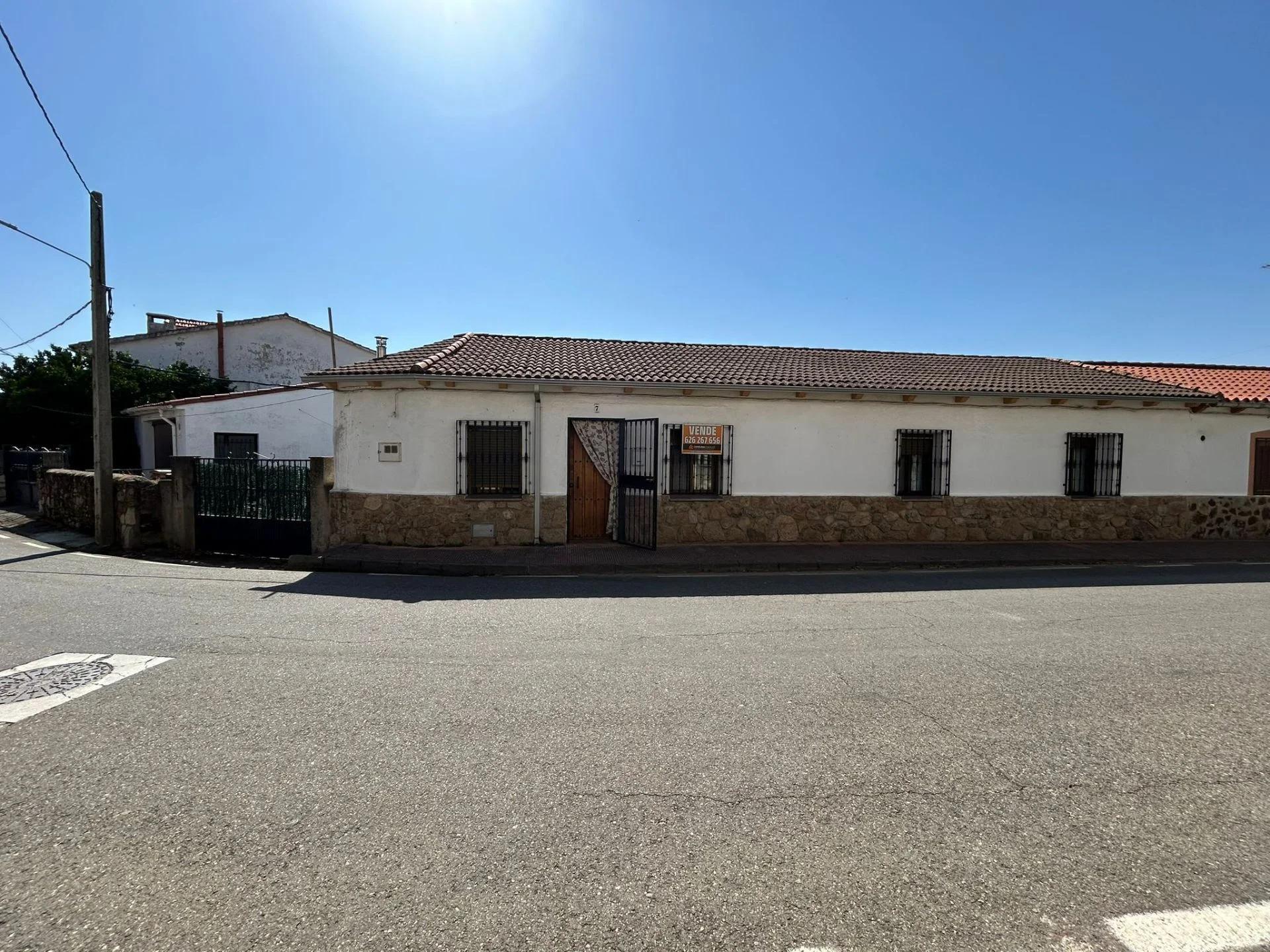 Reformed house with 1,909 m² plot