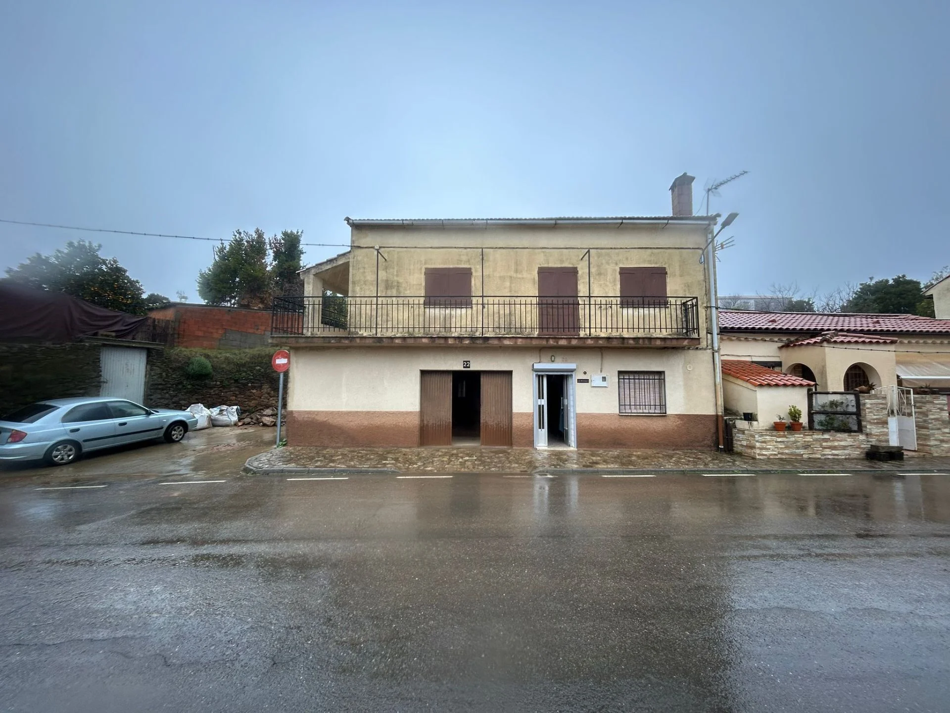 Corner house in Perales, 4 bedrooms