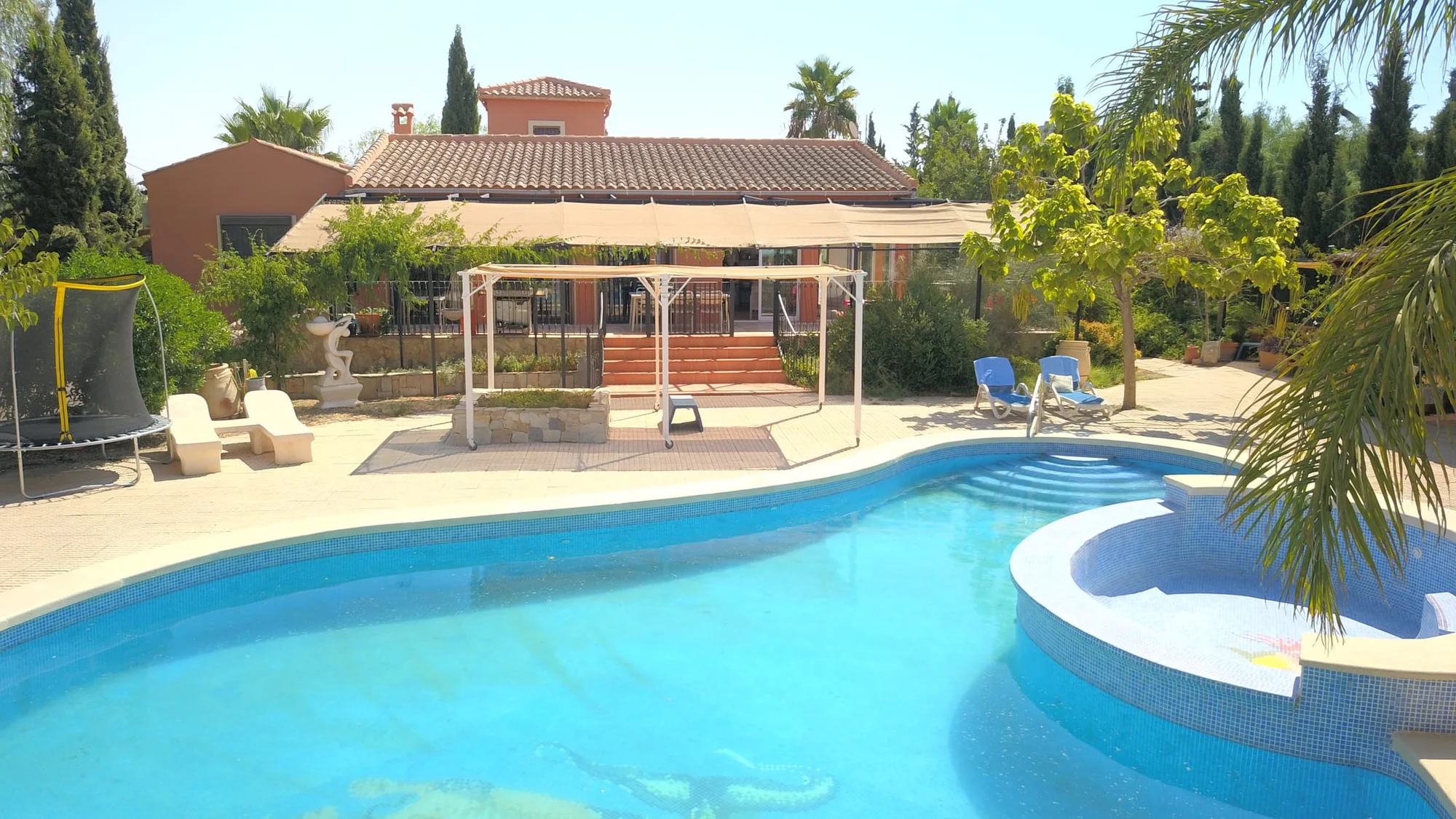 Casa de campo de siete dormitorios con piscina