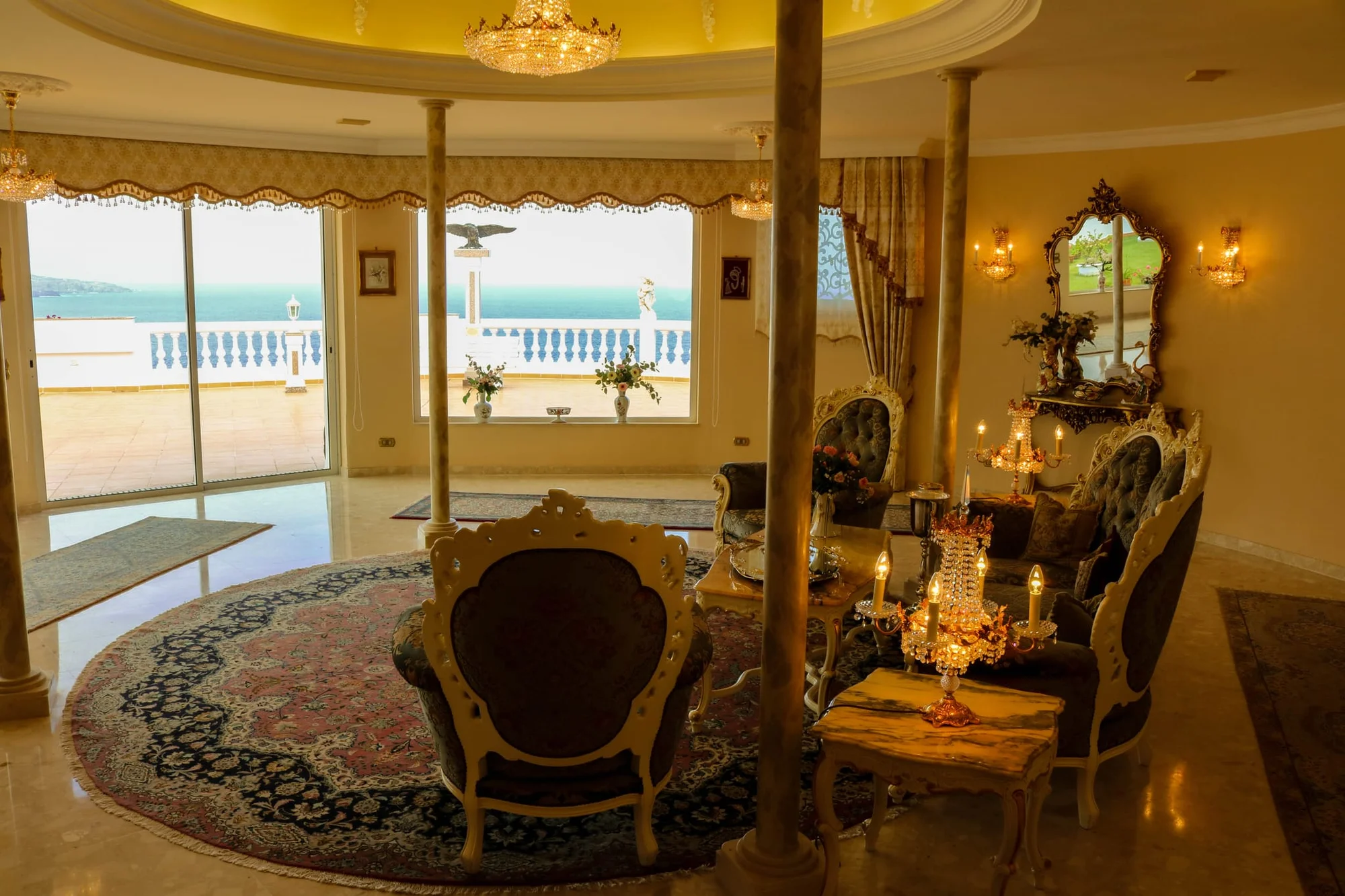 Sea-cliff villa with extensive living space