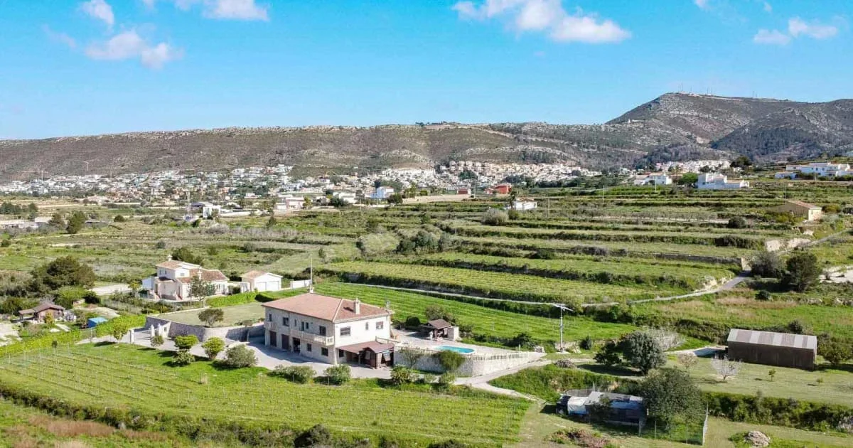 Large chalet with extensive plot