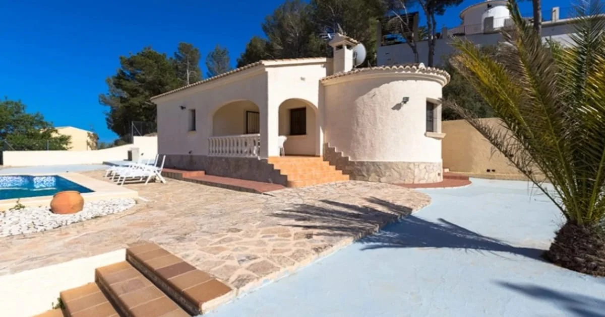 Single-storey villa with pool in Cometa