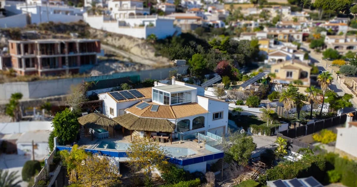 Private sea-view villa with 529 m²