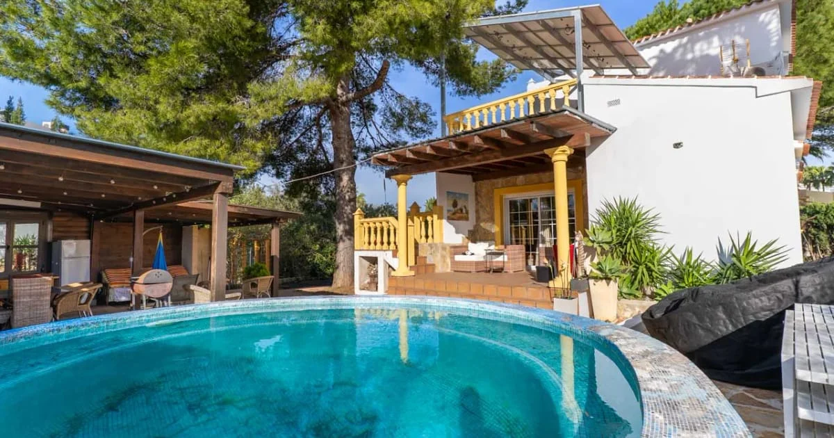 Coastal chalet with private pool