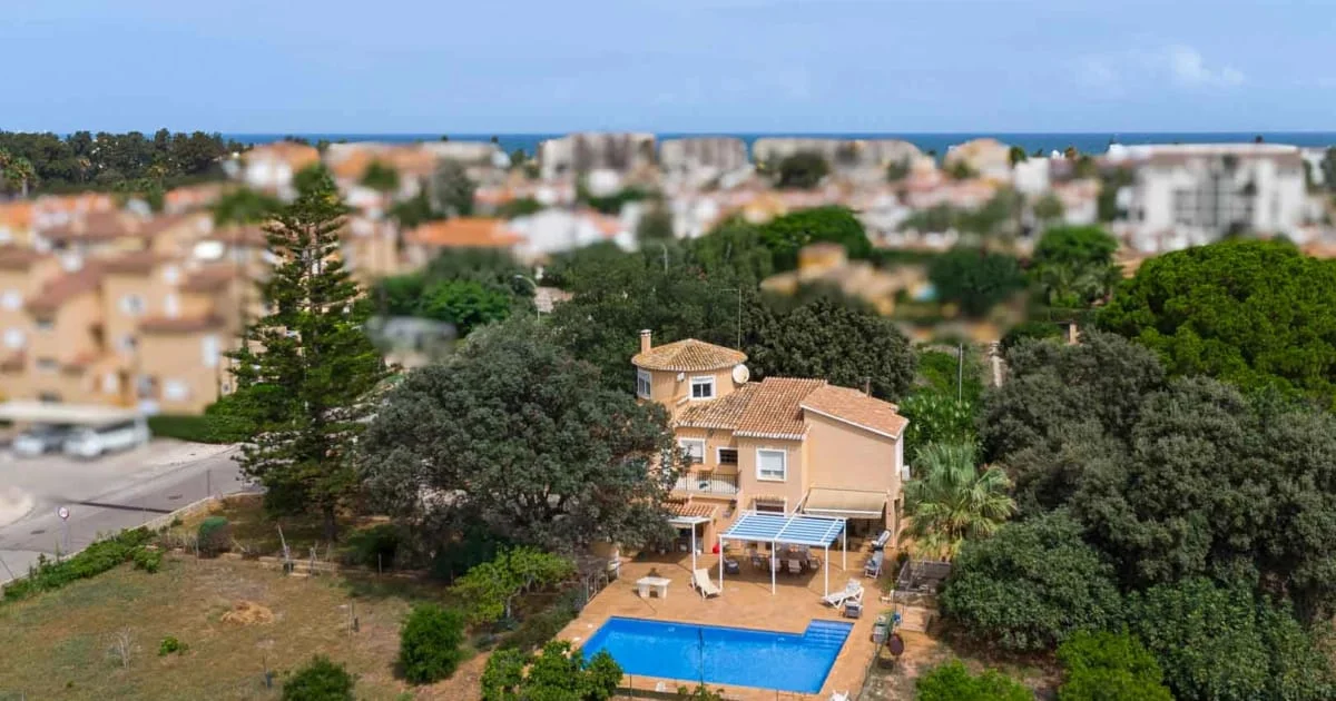 Large chalet near Las Marinas beach