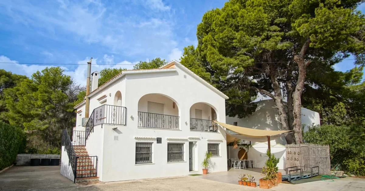 Chalet de dos dormitorios con restaurante con licencia