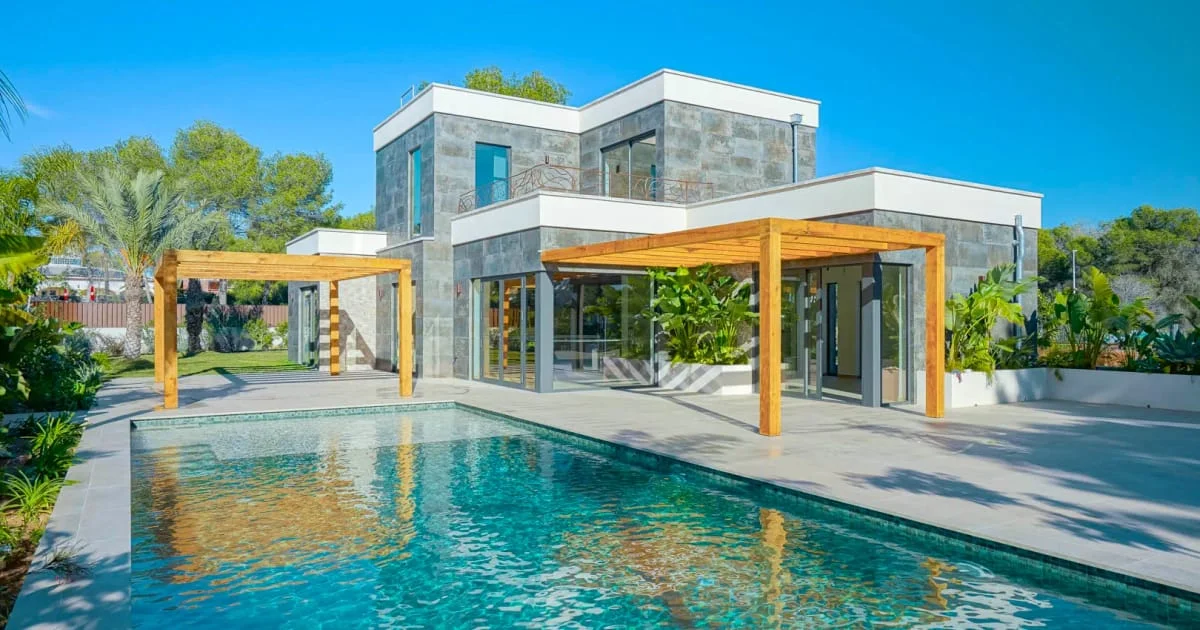 Villa sostenible en Jávea, 471 m² y piscina
