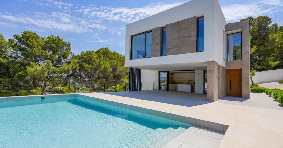 Three-level villa with pool near Moraira