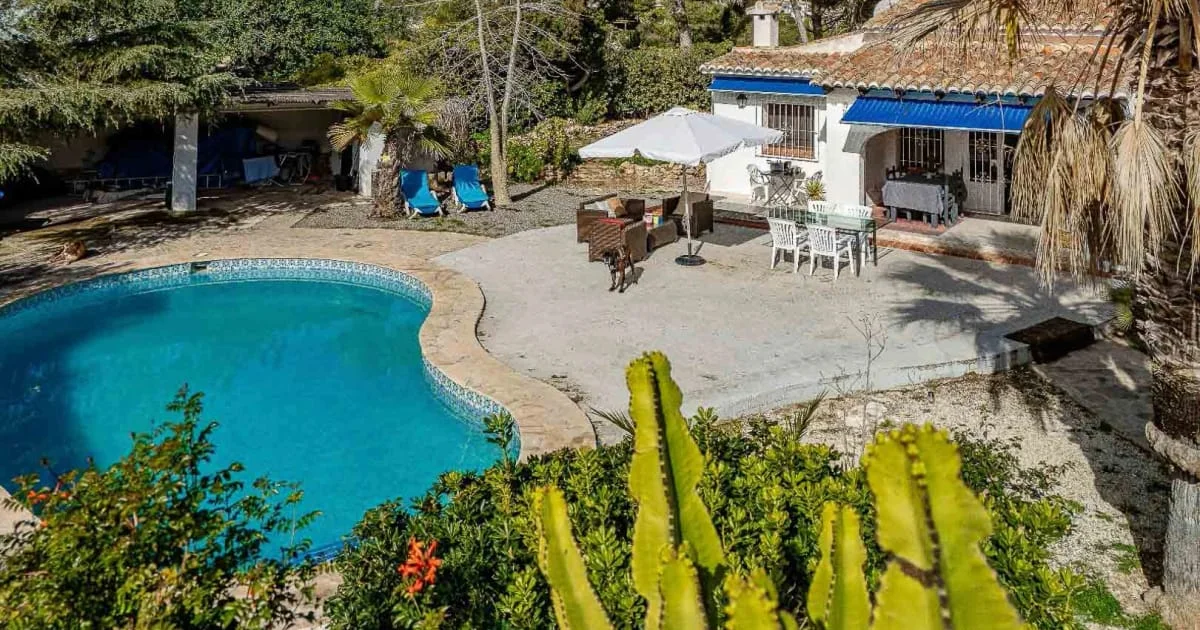 South-facing Moraira chalet with private pool