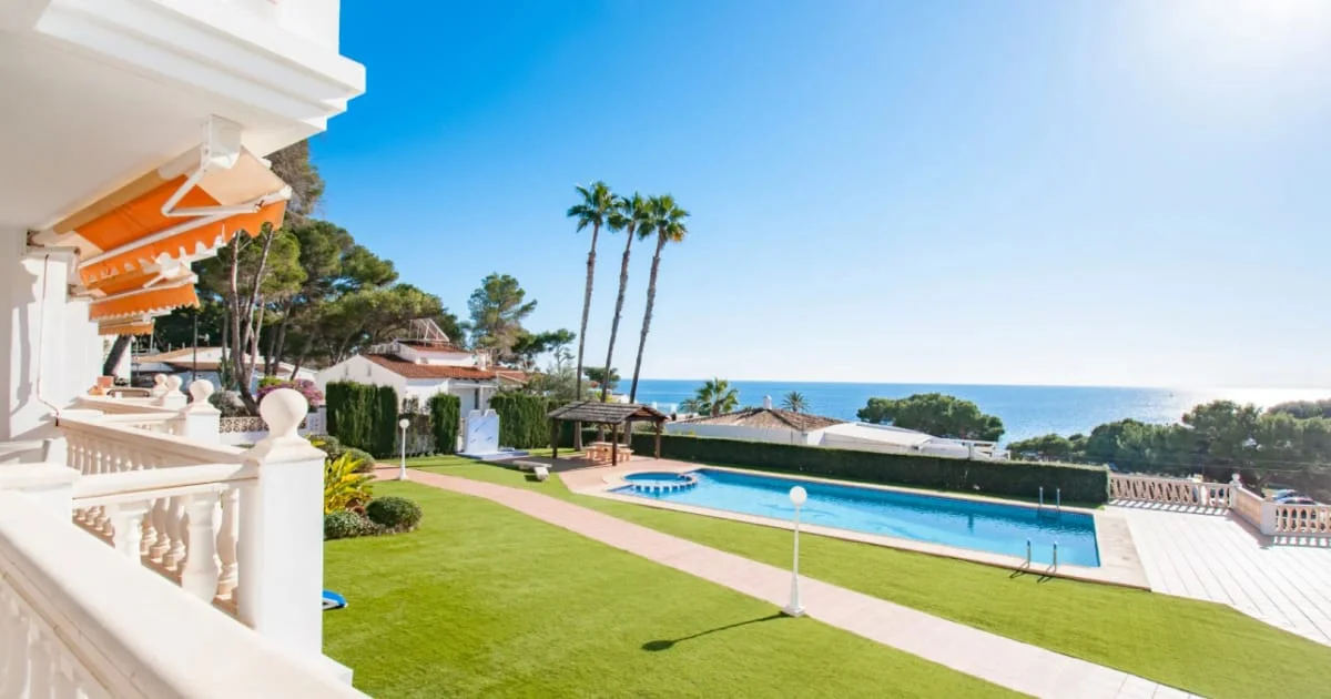 Sea-view Moraira apartment with two bedrooms
