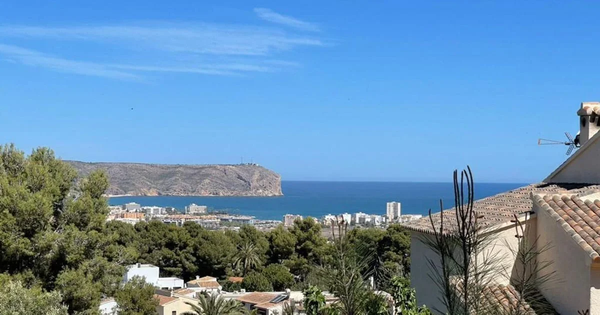 Parcela urbana en Jávea con vistas al mar